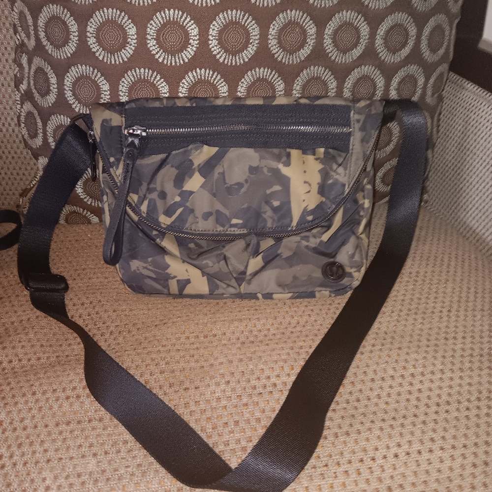 Lululemon Nylon Sports Shoulder Bag